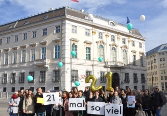 Die Allianz "Gewaltfrei leben" vor dem Bundeskanzleramt