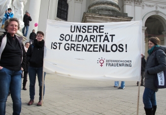 Frauenring-Frauen mit Transparent